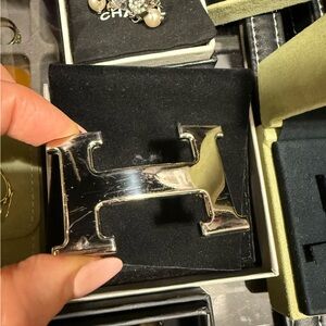 HERMES 
Polished Palladium 32mm H Constance Belt Buckle Silver